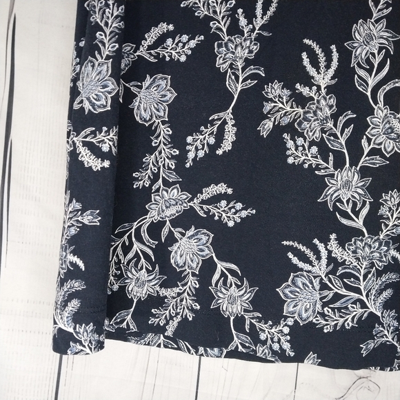 J.Jill Wearever Collection Floral Sleeveless Top - Navy and White - Picture 6 of 12